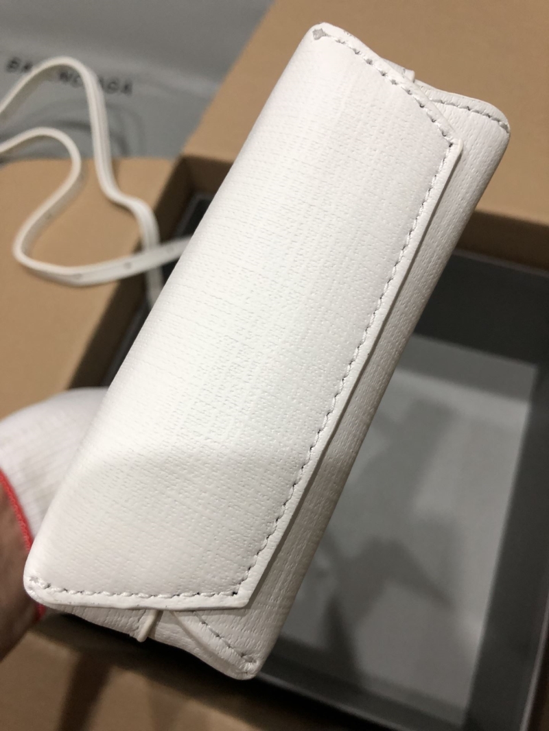 Ba1en*iaga shopping bags